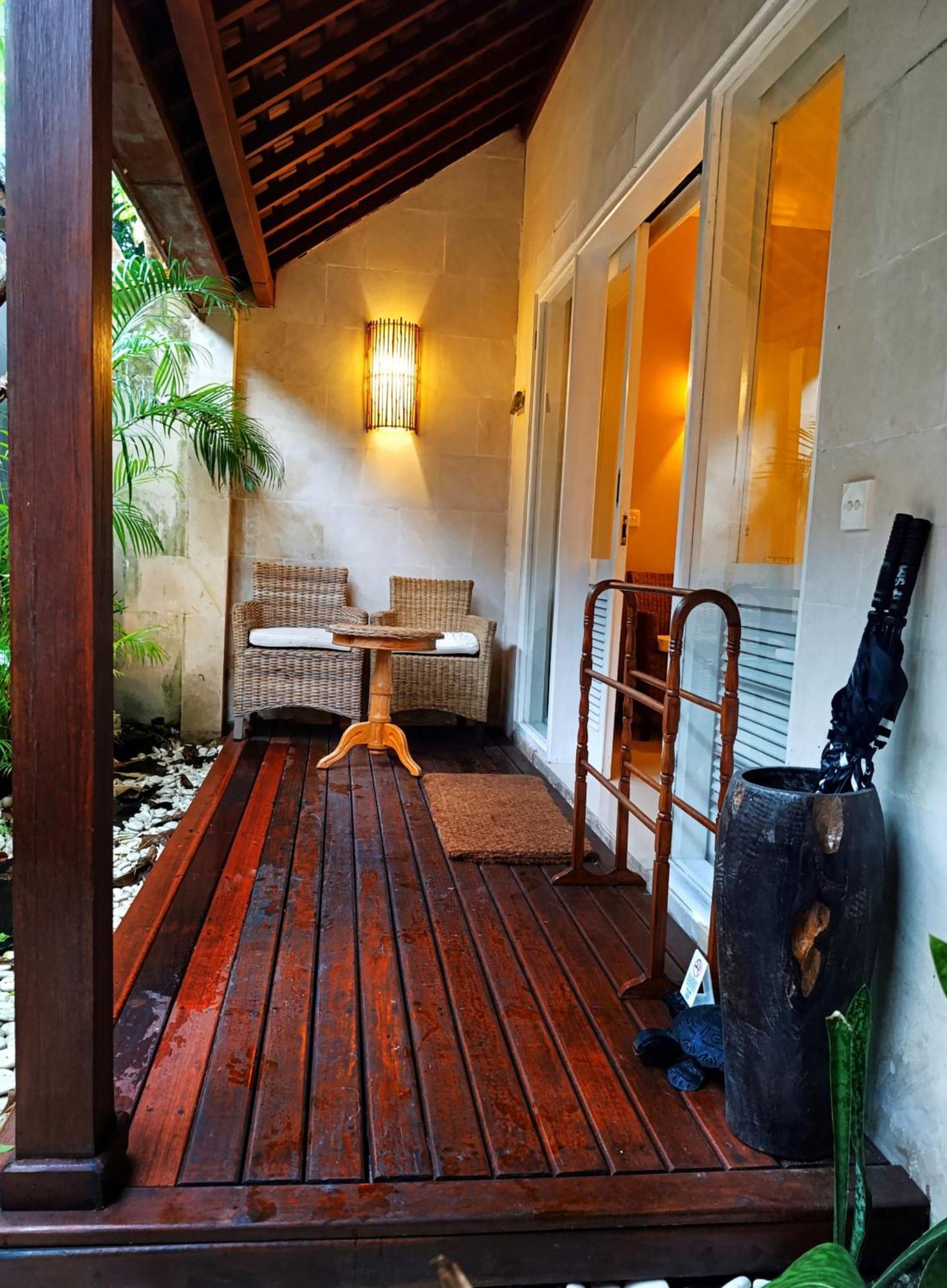 Scallywags Smugglers Gili Air Exterior photo
