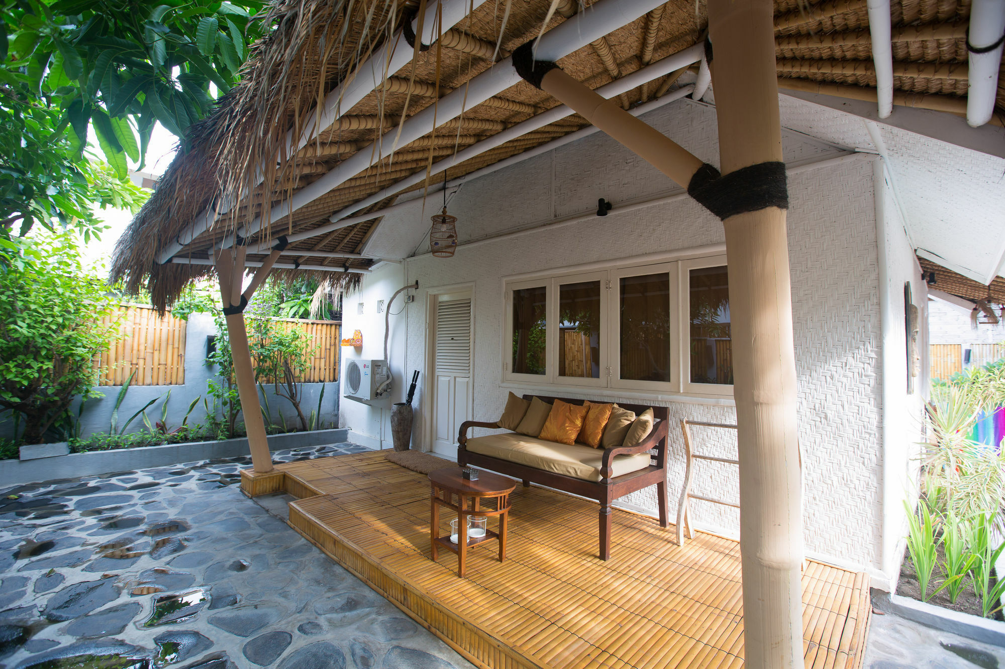 Scallywags Smugglers Gili Air Exterior photo