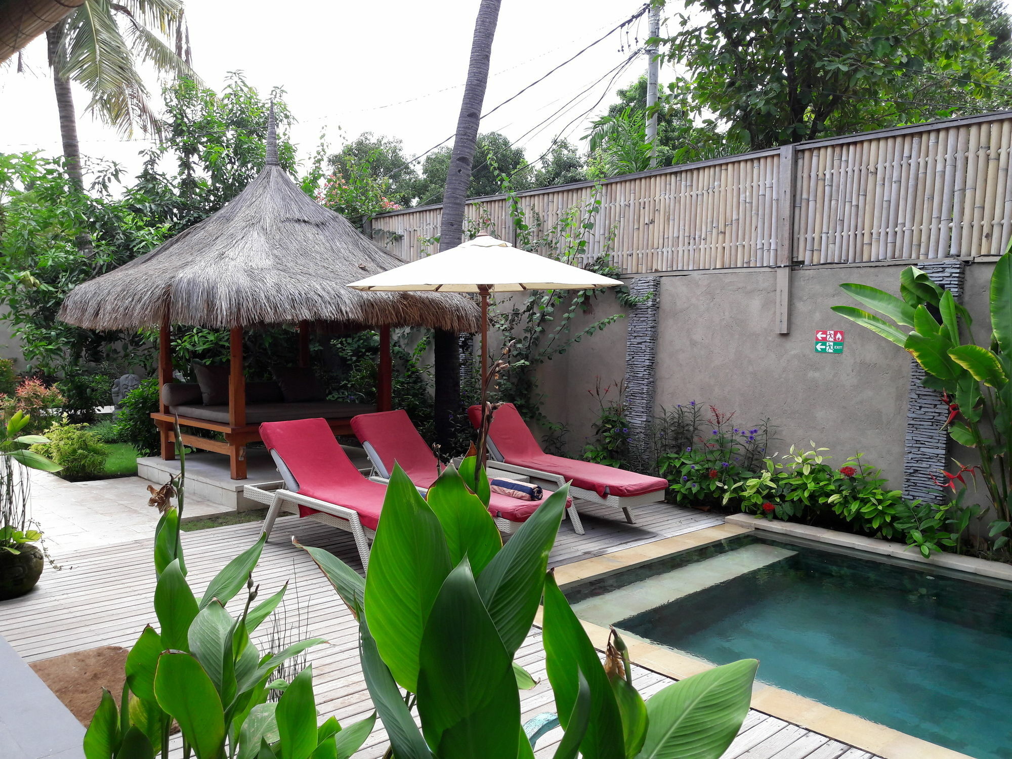 Scallywags Smugglers Gili Air Exterior photo